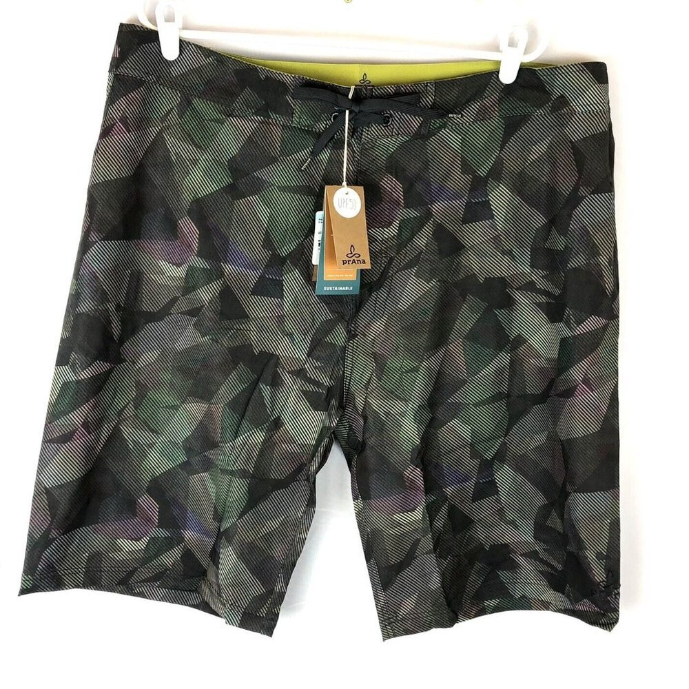 Prana Men’s 11 Inch Green Board Shorts Size 40, Swimwear